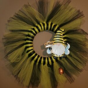 10inch bumble bee gnome wreath